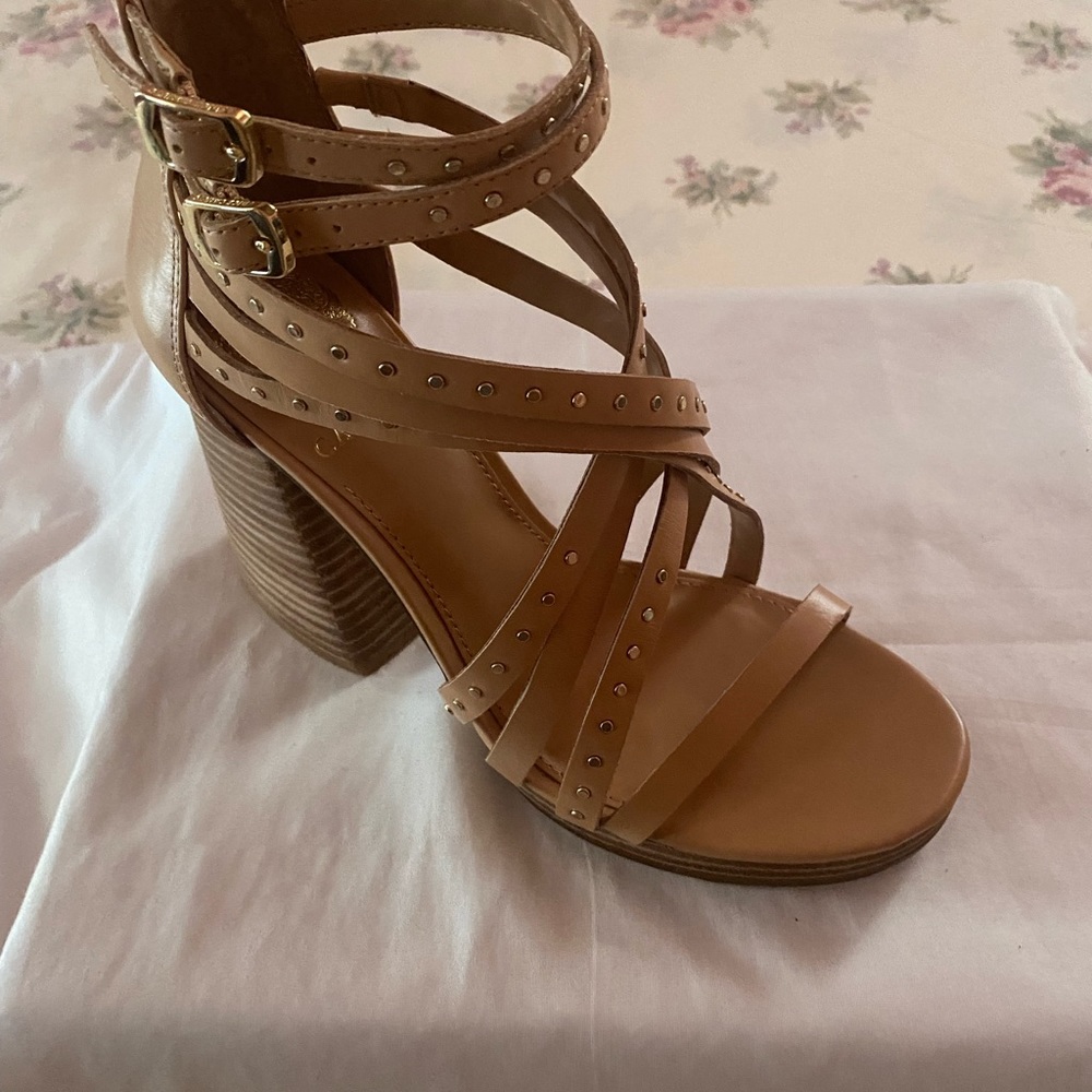 Vince Camuto - Picture 5 of 12